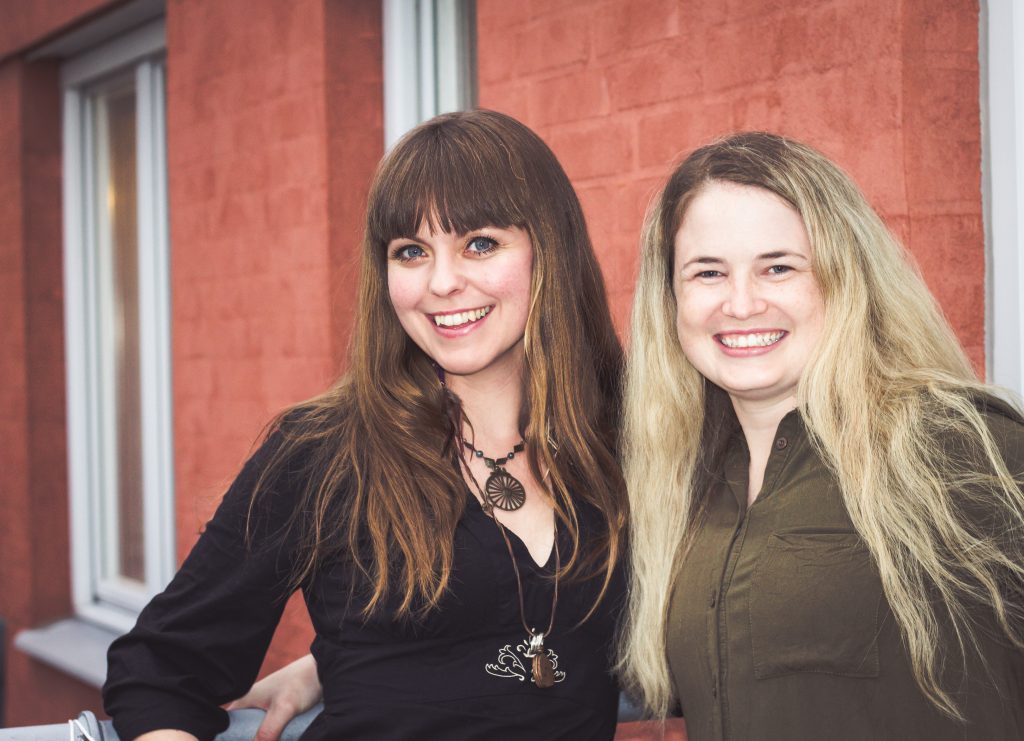 Tandsköterskor Johanna Ene och Hannah Sjöholm.