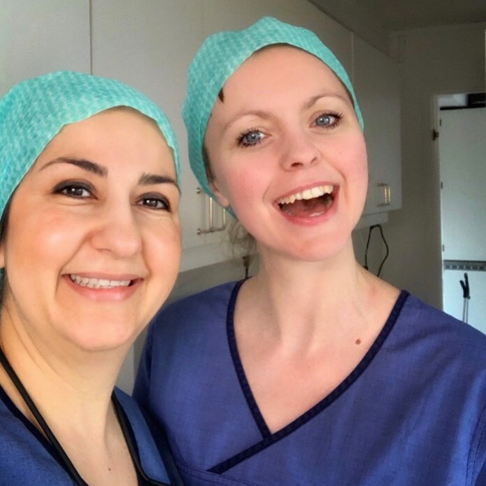 Tandläkare Mahnush Owji och tandsköterska Johanna Ene, studiebesök på Tandfokus i Göteborg.