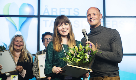 170202 Johanna Ene blir utsedd till Årets Tandsköterska och intervjuas av moderator Tobias Karlsson under Svenska Tandsköterskeförbundets yrkeskonferens den 2 februari 2017 i Stockholm. Foto: Linnea Rheborg / BILDBYRÅN / LN / Cop 189