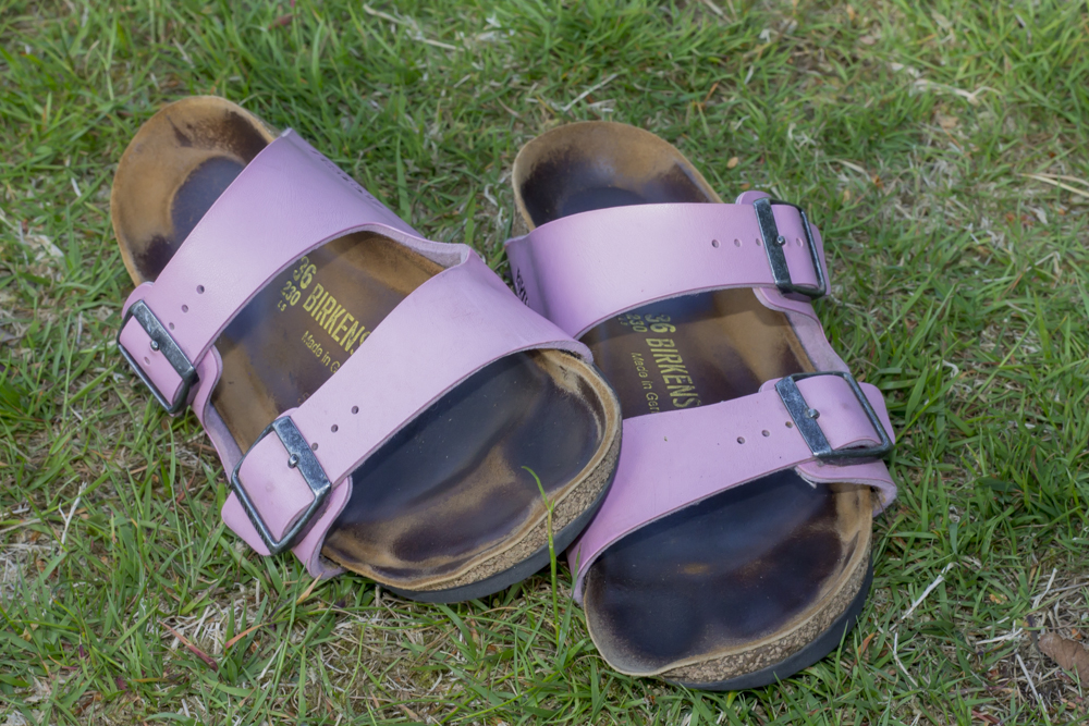 Rosa Birkenstock, sandaler arbetsskor tofflor. Foto Johanna Ene 2020.