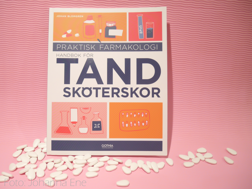 Boken Praktisk farmakologi - handbok för tandsköterskor av Johan Blomgren, utgiven av Gothia Fortbildning 2020.
