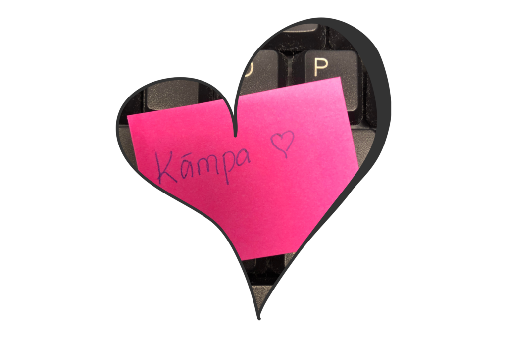 Post-it lapp på tangentbord med text "Kämpa".